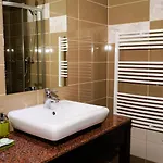 Criss 3* بوخارست