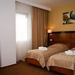 Criss 3* بوخارست