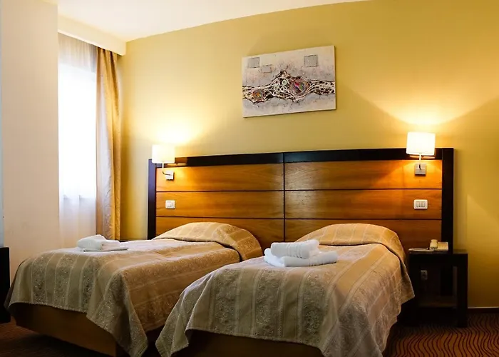 Criss 3* Bükreş